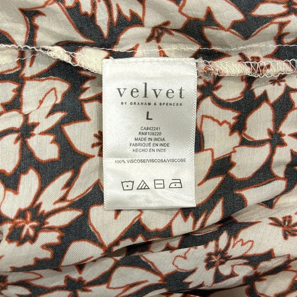 Velvet by Graham  & Spencer Melinda Printed Blouse - Picture 7 of 9